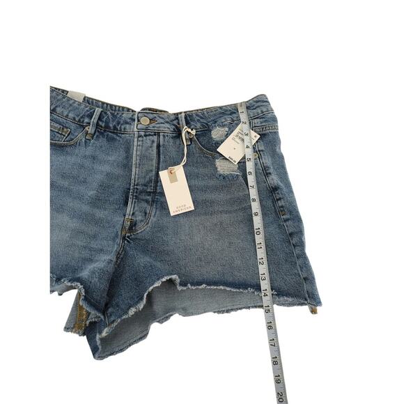 Good American Bombshell Shorts 18 - Picture 11 of 16